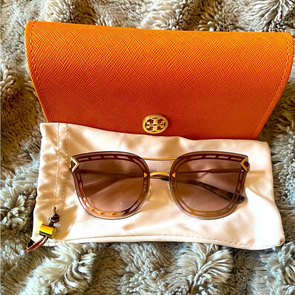 Tory Burch sunglasses, like new.